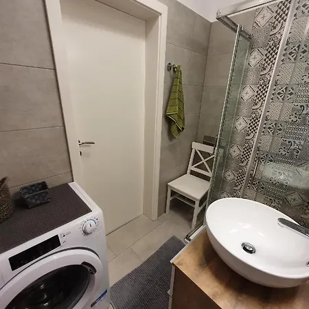 Fredi شقة